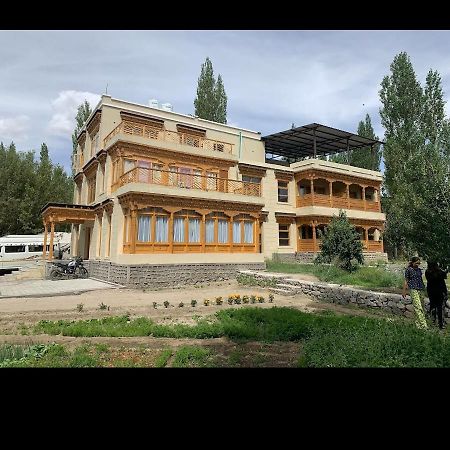 Sindhu Residency Otel She Dış mekan fotoğraf