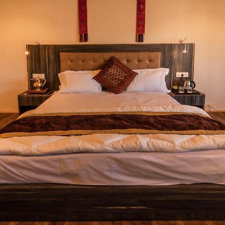 Sindhu Residency Otel She Dış mekan fotoğraf
