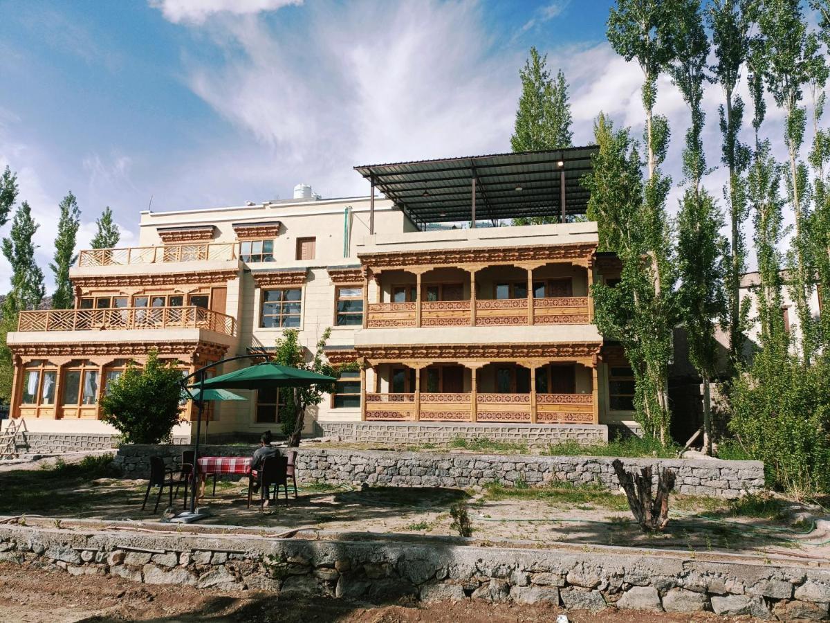 Sindhu Residency Otel She Dış mekan fotoğraf