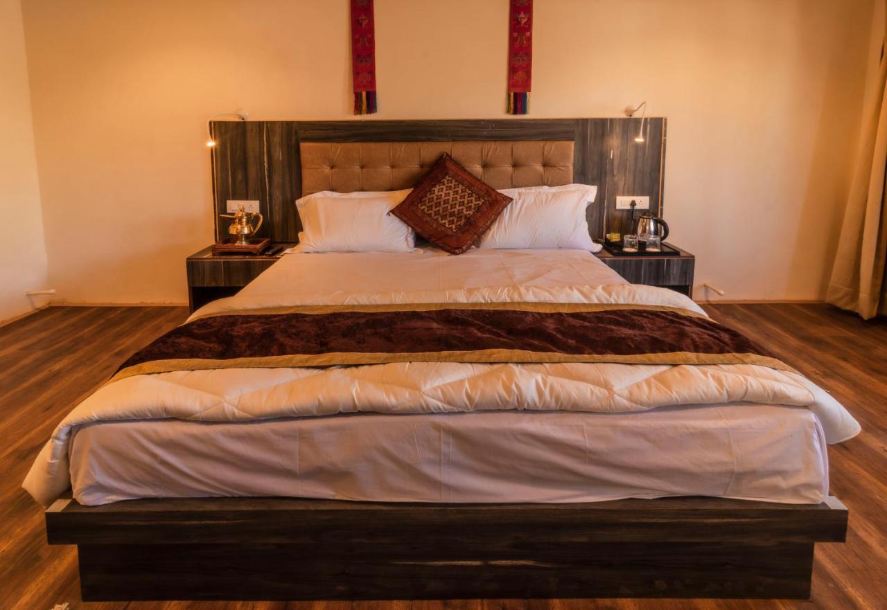 Sindhu Residency Otel She Dış mekan fotoğraf