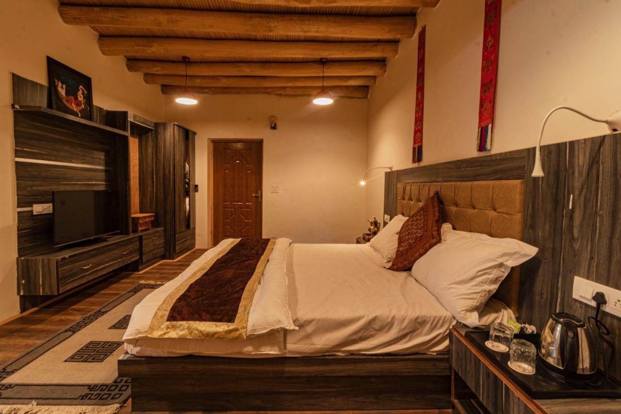 Sindhu Residency Otel She Dış mekan fotoğraf