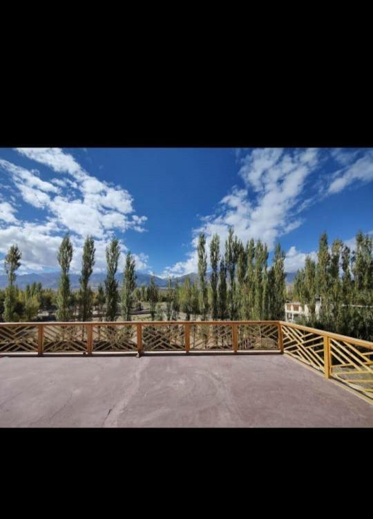 Sindhu Residency Otel She Dış mekan fotoğraf